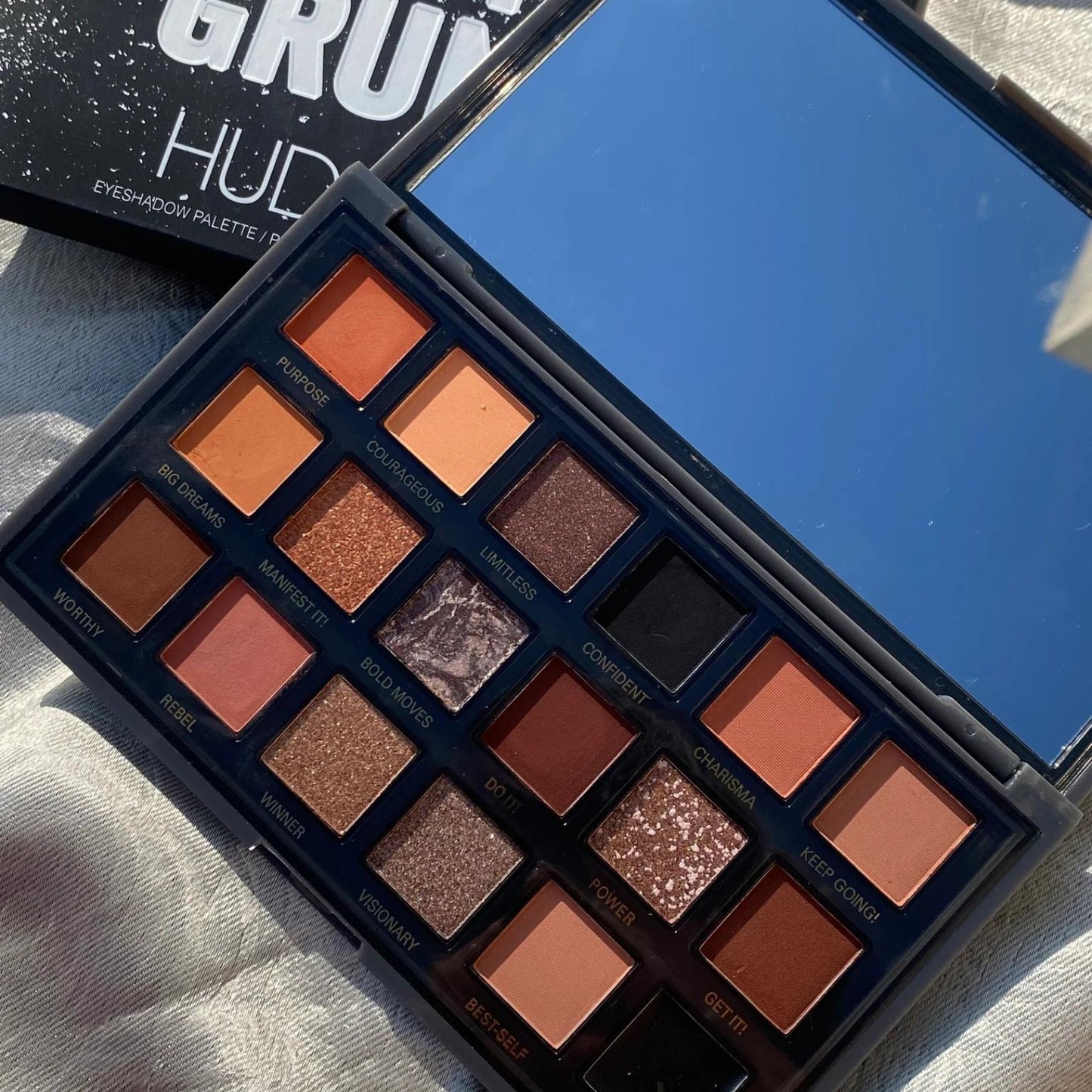 Hudamoji | Pretty Grunge Eyeshadow Palette
